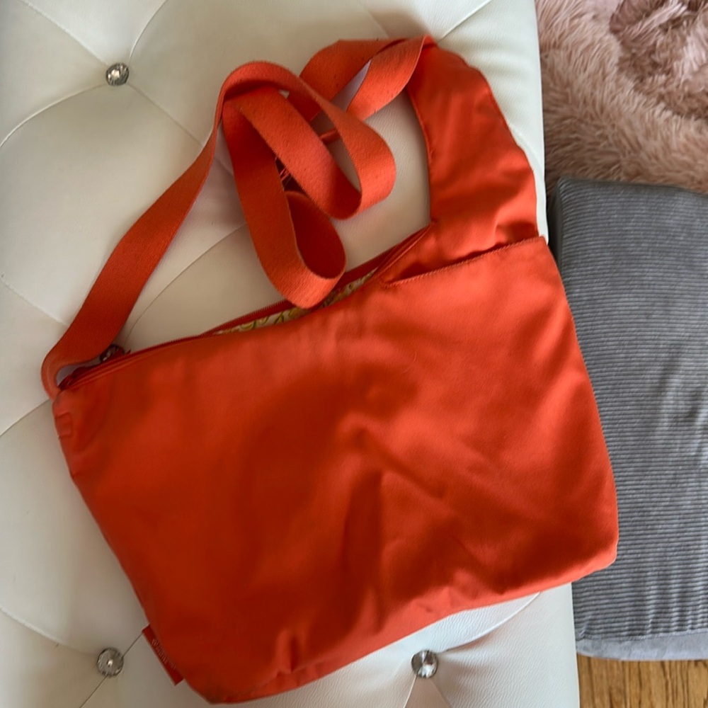 EUC Vera Bradley Cross Body bag in GORGEOUS Tangerine 🍊 color